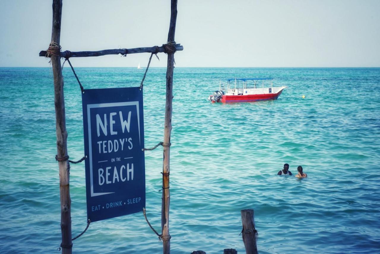 New Teddy'S On The Beach 江比阿 外观 照片